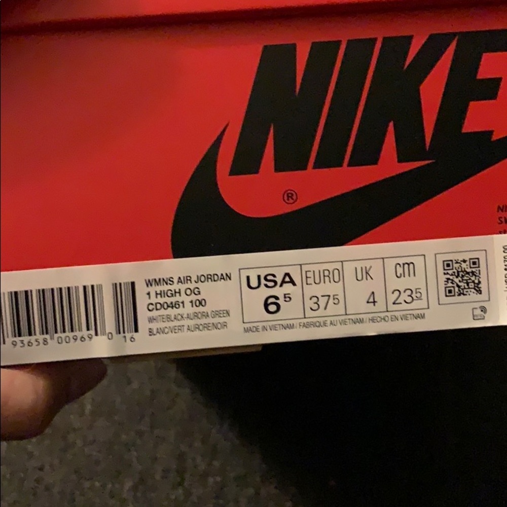 Brand new Jordan 1 retro tie dye - Picture 7 of 8